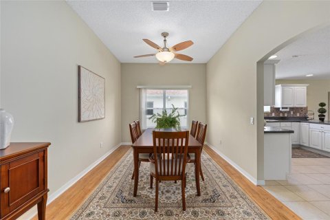 House in The Villages, Florida 3 bedrooms, 172.89 sq.m. № 1749525 - photo 15