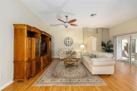 House in The Villages, Florida 3 bedrooms, 172.89 sq.m. № 1749525 - photo 19