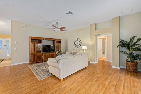 House in The Villages, Florida 3 bedrooms, 172.89 sq.m. № 1749525 - photo 18