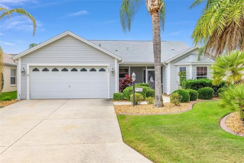 House in The Villages, Florida 3 bedrooms, 172.89 sq.m. № 1749525 - photo 1