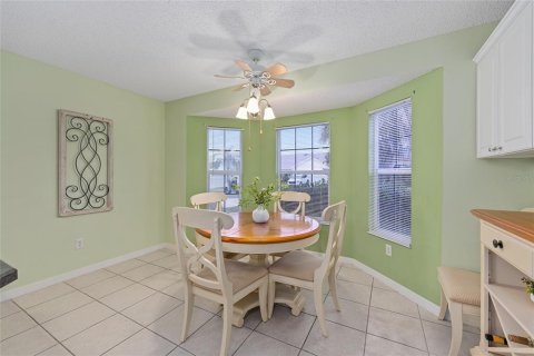 House in The Villages, Florida 3 bedrooms, 172.89 sq.m. № 1749525 - photo 11