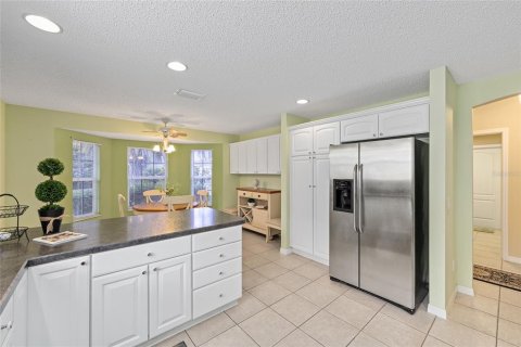 House in The Villages, Florida 3 bedrooms, 172.89 sq.m. № 1749525 - photo 8