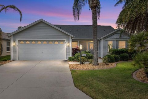 House in The Villages, Florida 3 bedrooms, 172.89 sq.m. № 1749525 - photo 2