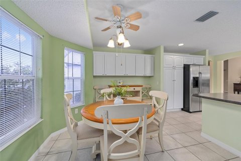 House in The Villages, Florida 3 bedrooms, 172.89 sq.m. № 1749525 - photo 13
