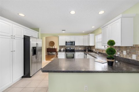 House in The Villages, Florida 3 bedrooms, 172.89 sq.m. № 1749525 - photo 10