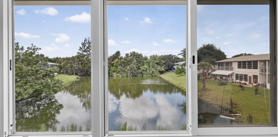 Condominio en West Palm Beach, Florida, 2 dormitorios № 2370107