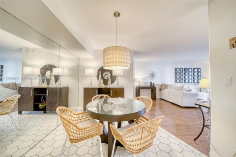 Condo in Key Biscayne, Florida, 1 bedroom  № 1996523 - photo 10