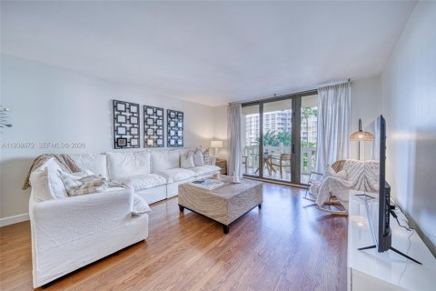 Condo in Key Biscayne, Florida, 1 bedroom  № 1996523 - photo 5