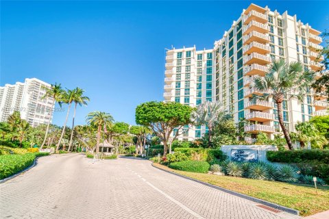 Condo in Key Biscayne, Florida, 1 bedroom  № 1996523 - photo 2