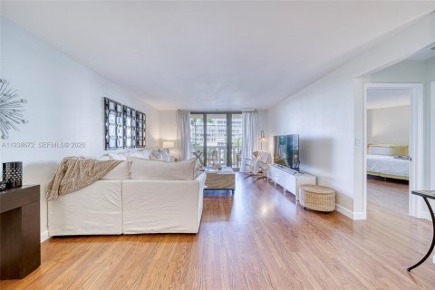 Condo in Key Biscayne, Florida, 1 bedroom  № 1996523 - photo 6