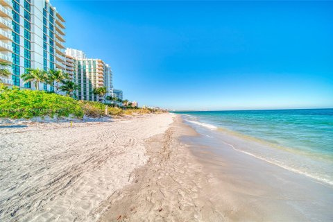 Condo in Key Biscayne, Florida, 1 bedroom  № 1996523
