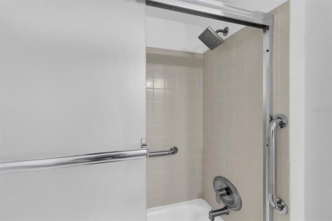 Condo in Indian Rocks Beach, Florida, 3 bedrooms  № 2128544 - photo 17