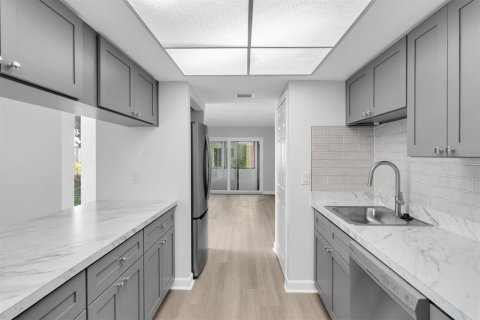 Condo in Indian Rocks Beach, Florida, 3 bedrooms  № 2128544 - photo 10