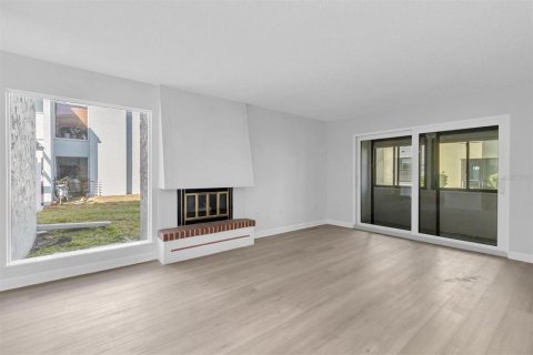 Condo in Indian Rocks Beach, Florida, 3 bedrooms  № 2128544 - photo 3
