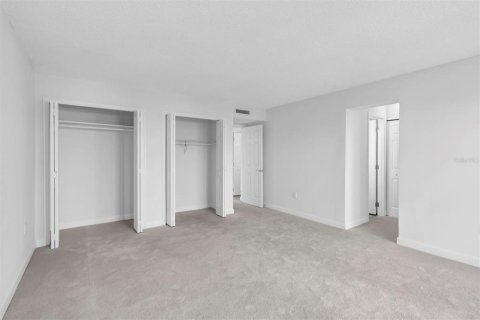 Condo in Indian Rocks Beach, Florida, 3 bedrooms  № 2128544 - photo 13