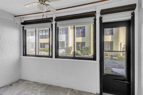 Condo in Indian Rocks Beach, Florida, 3 bedrooms  № 2128544 - photo 25