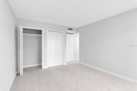Condo in Indian Rocks Beach, Florida, 3 bedrooms  № 2128544 - photo 19
