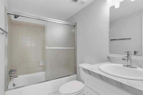 Condo in Indian Rocks Beach, Florida, 3 bedrooms  № 2128544 - photo 16