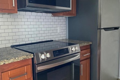 Copropriété à vendre à Pembroke Pines, Floride: 1 chambre, 63.64 m2 № 2030816 - photo 2