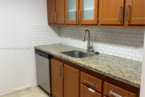 Copropriété à vendre à Pembroke Pines, Floride: 1 chambre, 63.64 m2 № 2030816 - photo 3