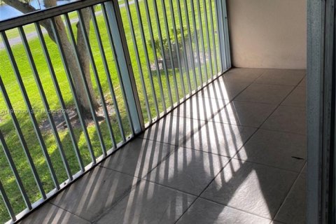 Copropriété à vendre à Pembroke Pines, Floride: 1 chambre, 63.64 m2 № 2030816 - photo 10