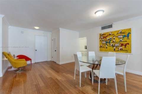 Condo in Bal Harbour, Florida, 2 bedrooms  № 1691866 - photo 1