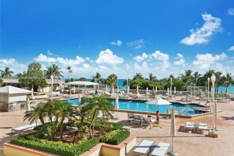 Condo in Bal Harbour, Florida, 2 bedrooms  № 1691866 - photo 17