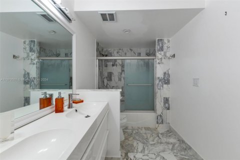 Condo in Bal Harbour, Florida, 2 bedrooms  № 1691866 - photo 10