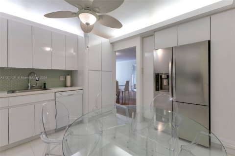 Condo in Bal Harbour, Florida, 2 bedrooms  № 1691866 - photo 6