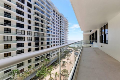 Condo in Bal Harbour, Florida, 2 bedrooms  № 1691866 - photo 15