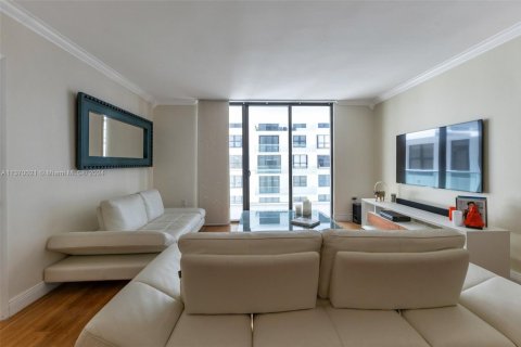 Condo in Bal Harbour, Florida, 2 bedrooms  № 1691866 - photo 3