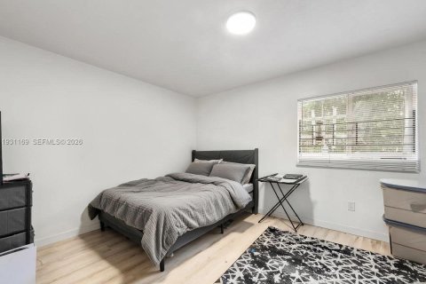 Condo in Hollywood, Florida, 2 bedrooms  № 2001602 - photo 8