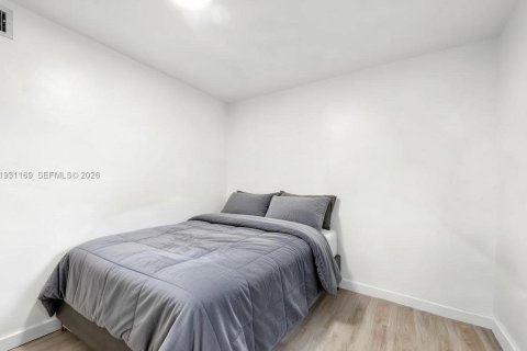 Condo in Hollywood, Florida, 2 bedrooms  № 2001602 - photo 12