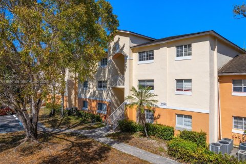 Condo in Hollywood, Florida, 2 bedrooms  № 2001602