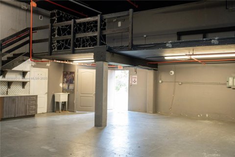 Propiedad comercial en venta en Miami, Florida № 1683624 - foto 11