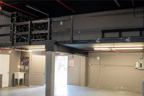Propiedad comercial en venta en Miami, Florida № 1683624 - foto 28
