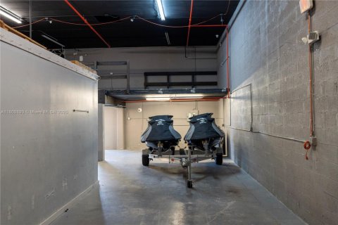 Propiedad comercial en venta en Miami, Florida № 1683624 - foto 15