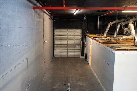 Propiedad comercial en venta en Miami, Florida № 1683624 - foto 9