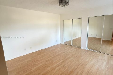 Townhouse in Coral Springs, Florida 3 bedrooms, 133.22 sq.m. № 2026645 - photo 14