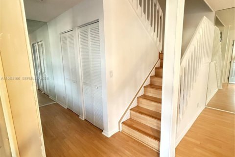 Townhouse in Coral Springs, Florida 3 bedrooms, 133.22 sq.m. № 2026645 - photo 11