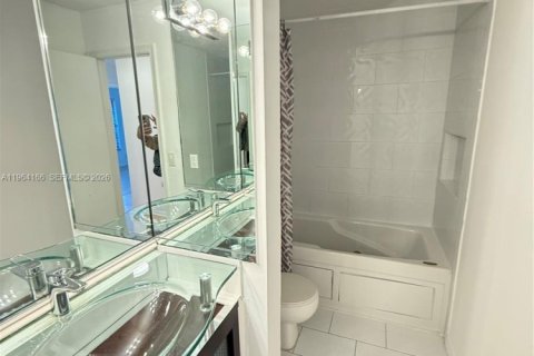 Townhouse in Coral Springs, Florida 3 bedrooms, 133.22 sq.m. № 2026645 - photo 19