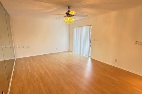 Townhouse in Coral Springs, Florida 3 bedrooms, 133.22 sq.m. № 2026645 - photo 12