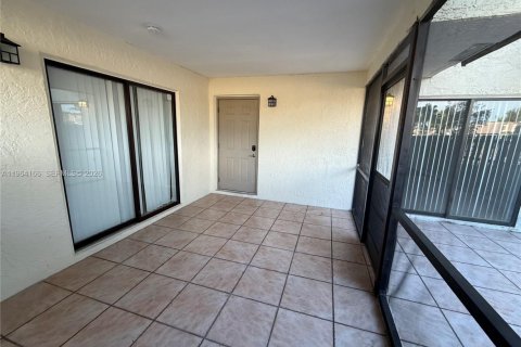 Townhouse in Coral Springs, Florida 3 bedrooms, 133.22 sq.m. № 2026645 - photo 29