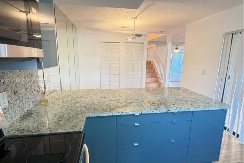 Townhouse in Coral Springs, Florida 3 bedrooms, 133.22 sq.m. № 2026645 - photo 3