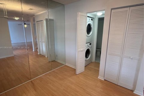 Townhouse in Coral Springs, Florida 3 bedrooms, 133.22 sq.m. № 2026645 - photo 7