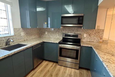 Townhouse in Coral Springs, Florida 3 bedrooms, 133.22 sq.m. № 2026645 - photo 4