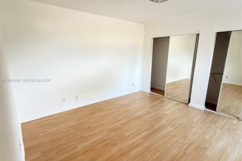 Townhouse in Coral Springs, Florida 3 bedrooms, 133.22 sq.m. № 2026645 - photo 13