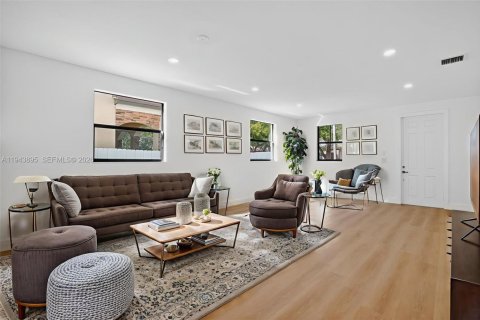 Купить виллу или дом в Хомстед, Флорида 5 спален, 310.29м2, № 2006004 - фото 7