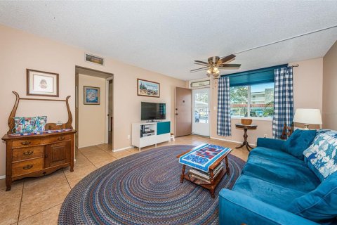 Condo in Saint Petersburg, Florida, 2 bedrooms  № 2101359 - photo 6
