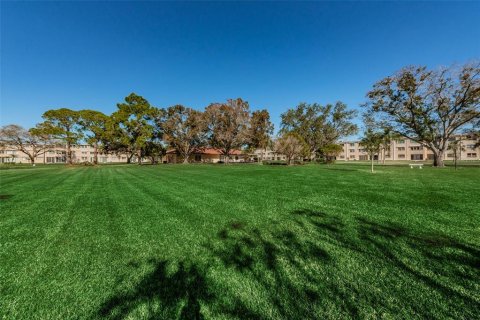 Condo in Saint Petersburg, Florida, 2 bedrooms  № 2101359 - photo 30
